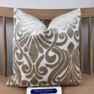 Krem Lüks Modern Desenli 43*43 Döşemelik Kadife Kumaş Kırlent Kılıfı - Özel Ölçü Seçenekli