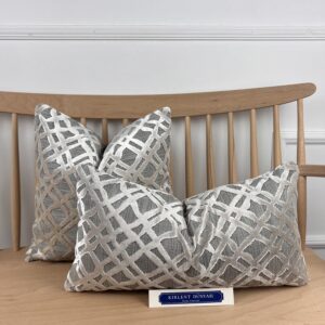 Gri Gümüş Desenli Lüks Döşemelik Kadife Kırlent Kılıfı